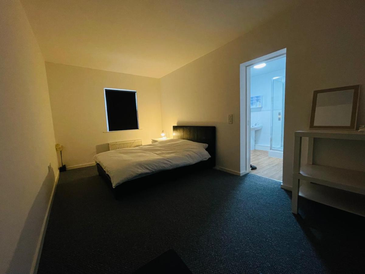 En-Suite For Family,Couple And Females Lancaster Bagian luar foto