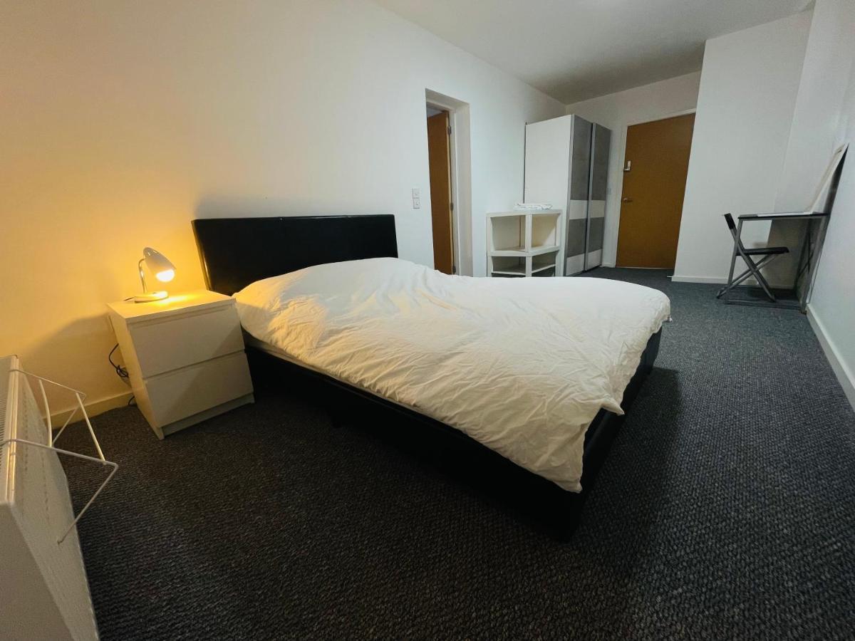 En-Suite For Family,Couple And Females Lancaster Bagian luar foto