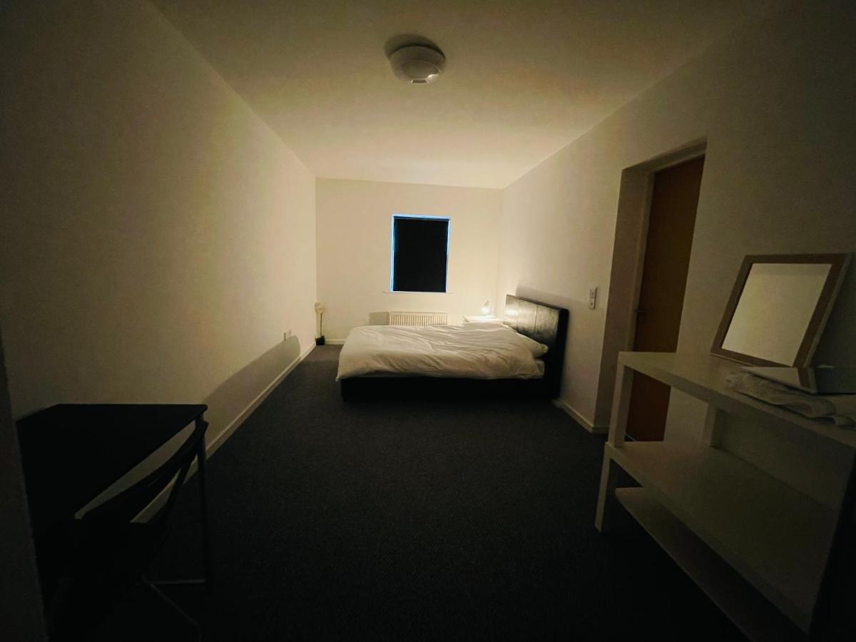 En-Suite For Family,Couple And Females Lancaster Bagian luar foto