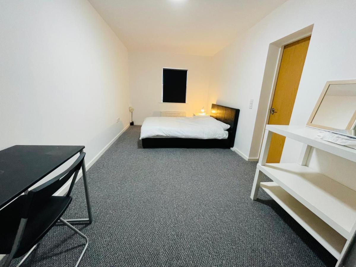 En-Suite For Family,Couple And Females Lancaster Bagian luar foto